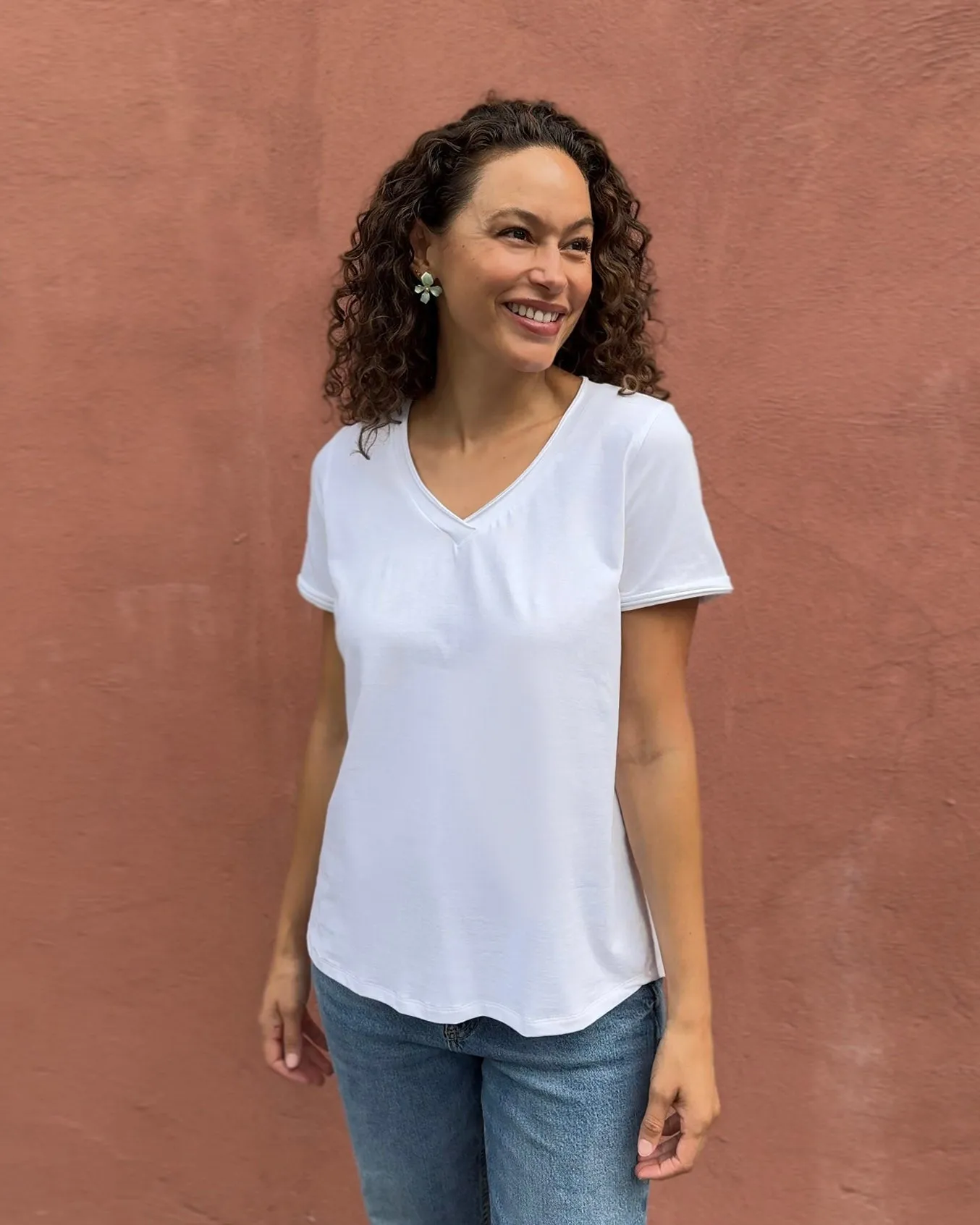RIDGE v-neck tee in White