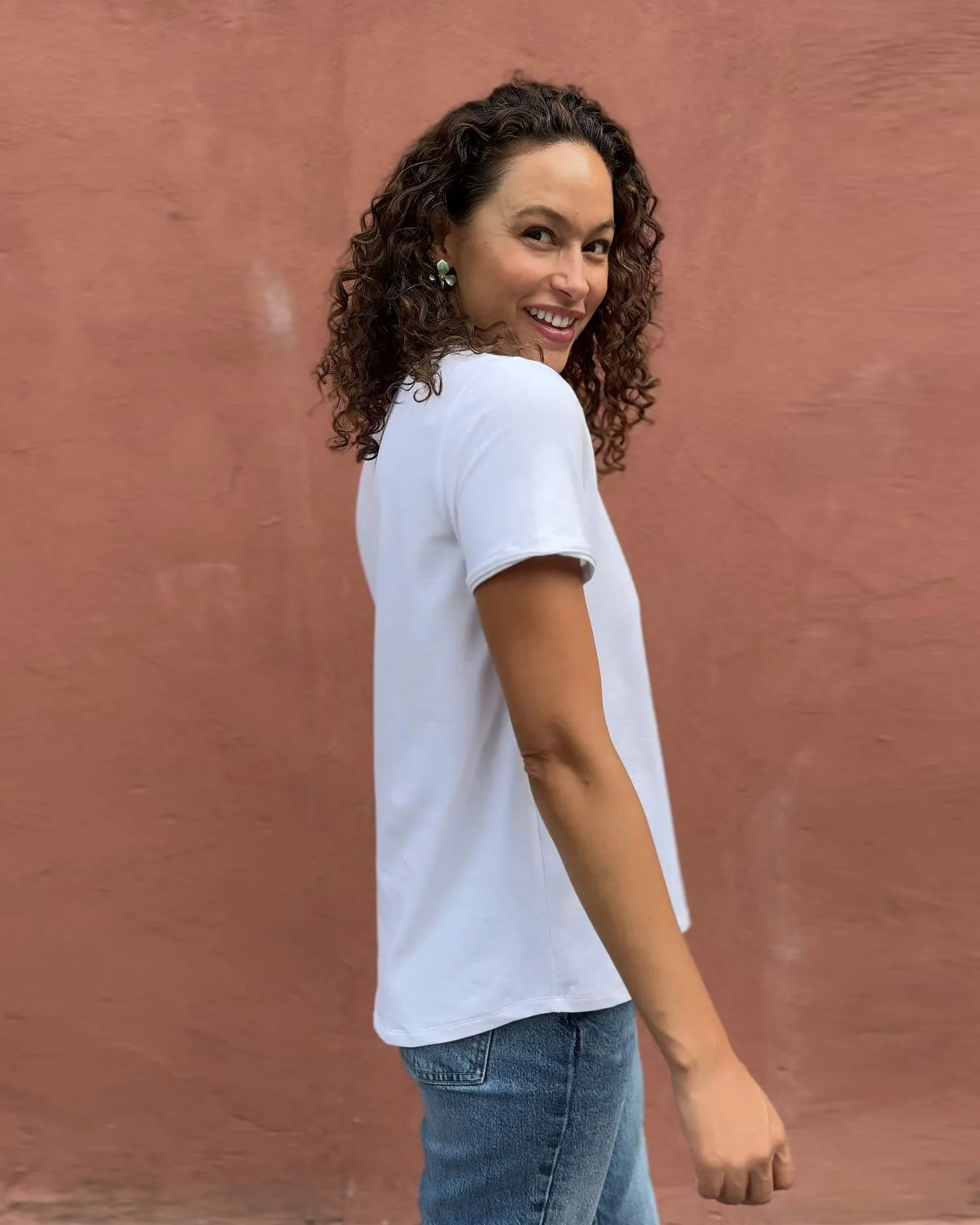 RIDGE v-neck tee in White